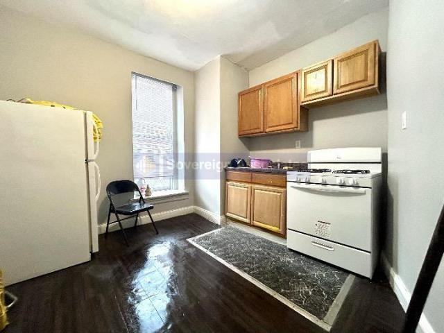 386 E 139th St - Photo 3 of 6