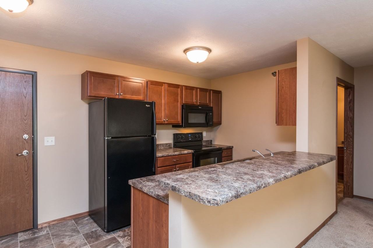 Willow Creek Townhomes and Apartments - Photo 4 of 28