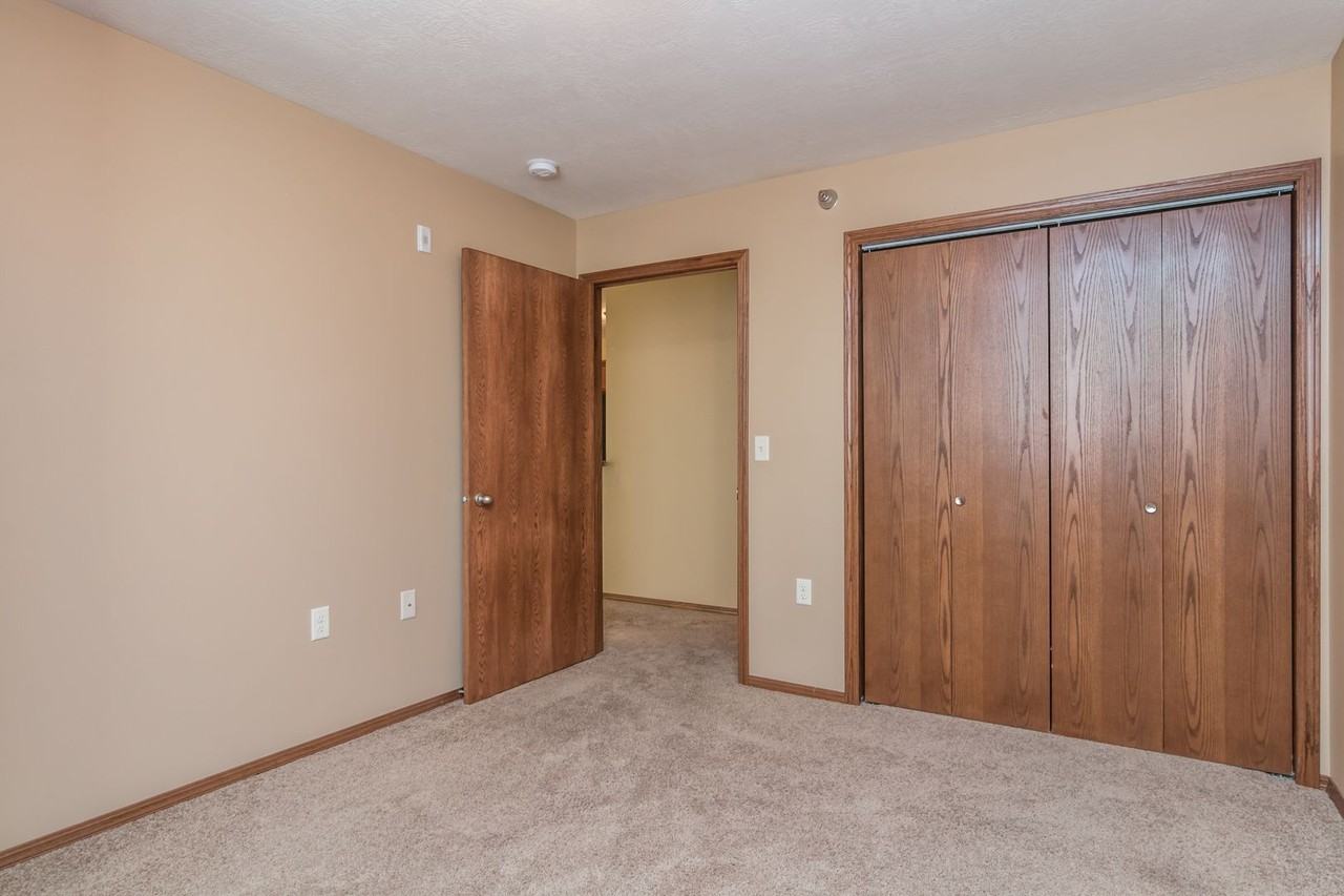 Willow Creek Townhomes and Apartments - Photo 6 of 28