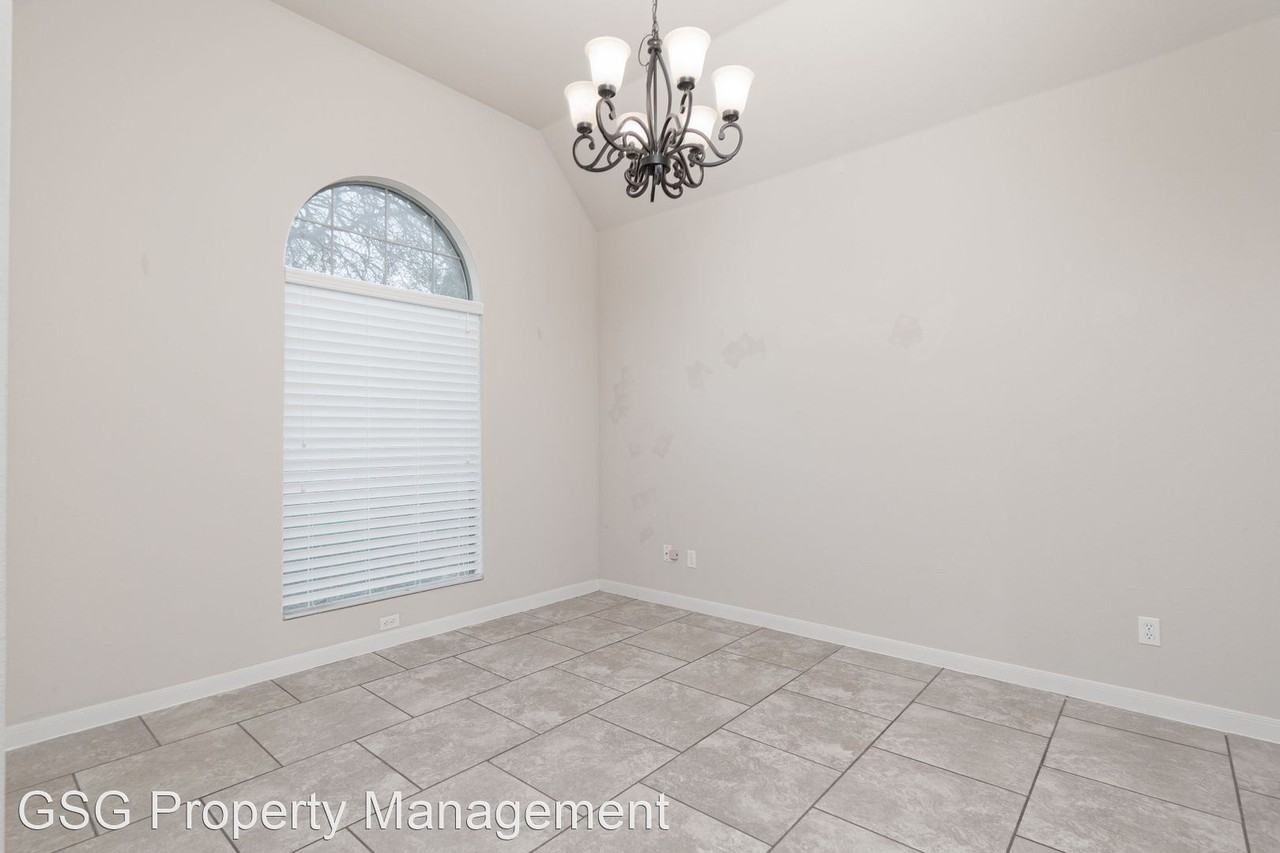 764 Shady Holw - Photo 3 of 15