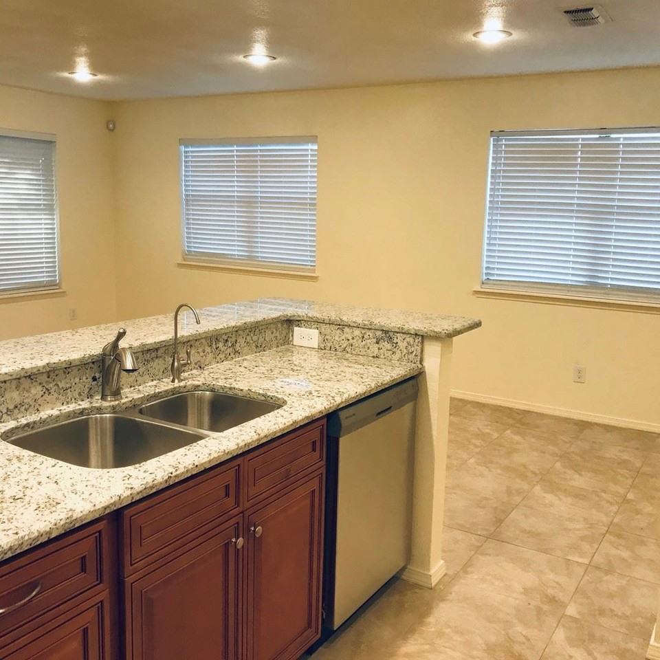 2504 N Grand - Photo 3 of 5