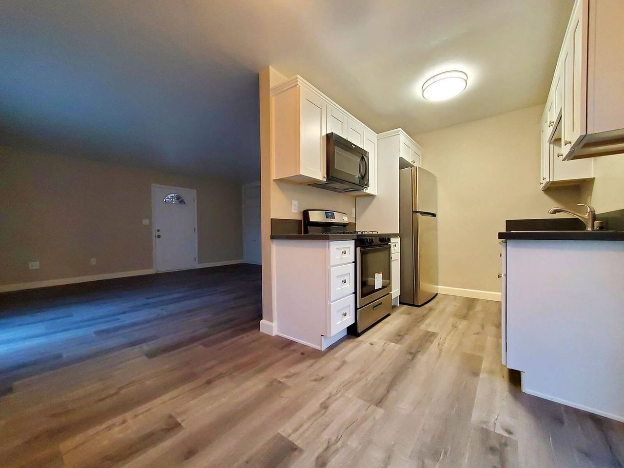 215 H Street - Photo 3 of 22