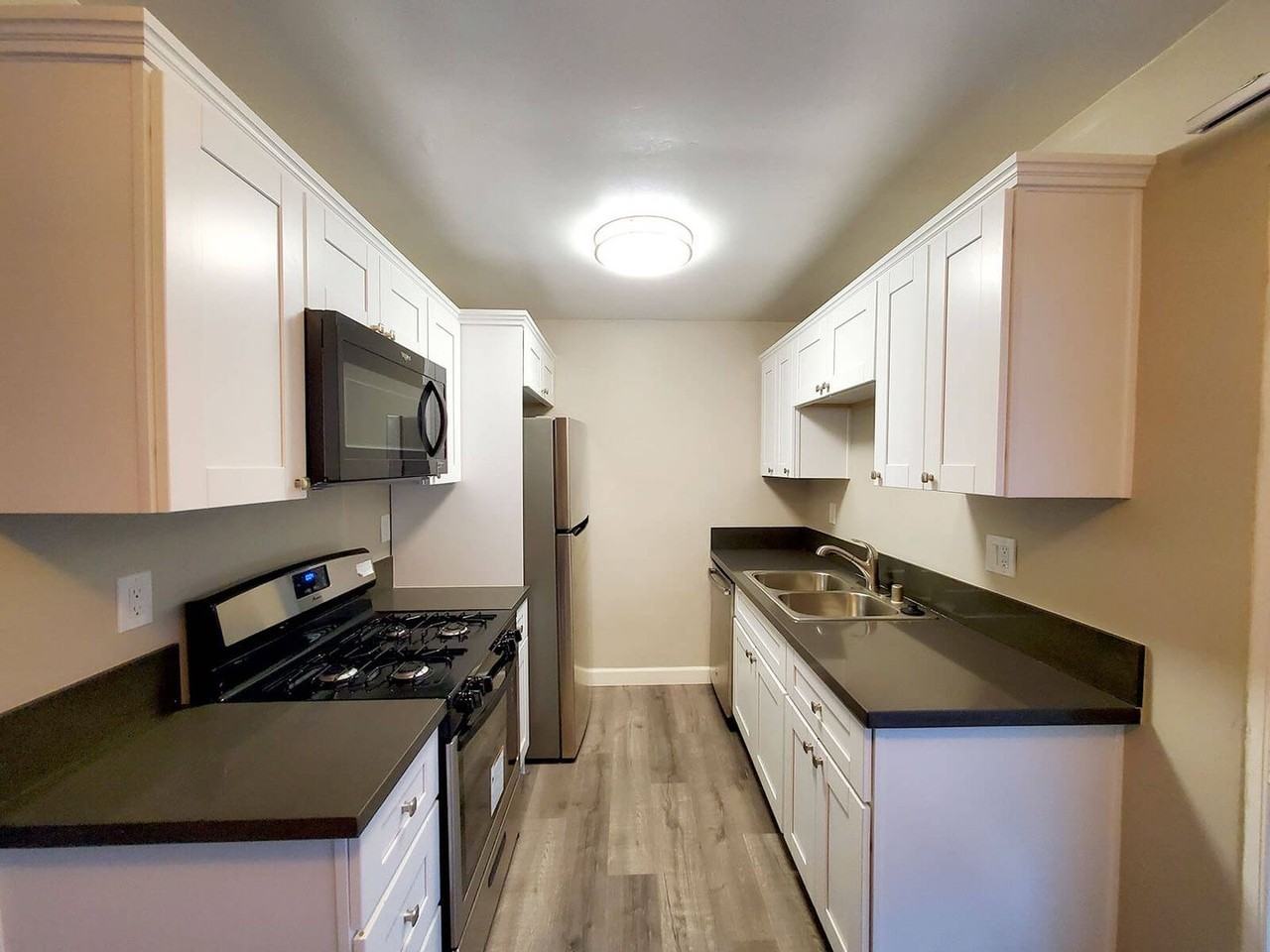 215 H Street - Photo 4 of 22