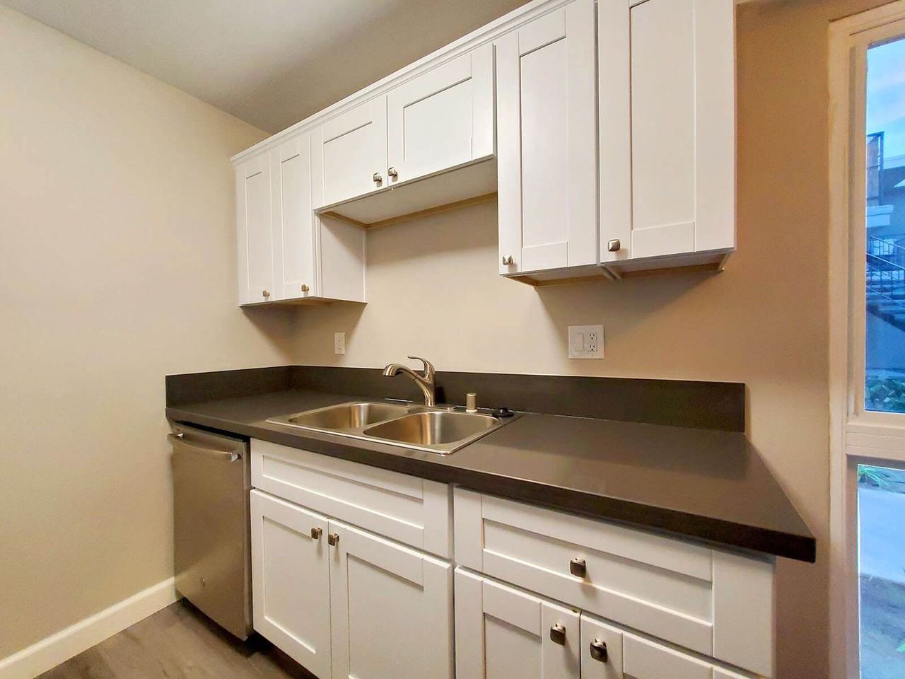 215 H Street - Photo 6 of 22