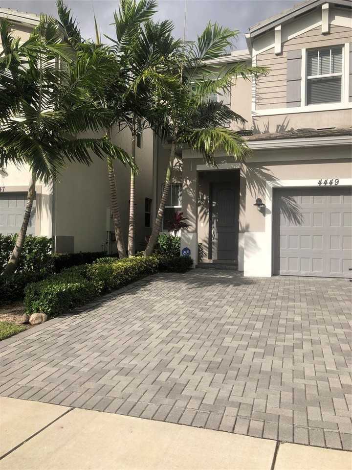 4449 Nw 48th Ter - Photo 3 of 8