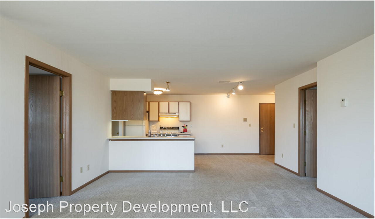 Shady Lane Apartments N91 W16995W17155 Apple Tree Court, Menomonee