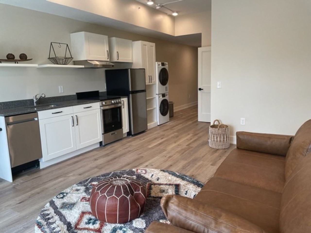 Beautiful Studio and One Bedrooms West Grand Neighborhood - Photo 7 of 43