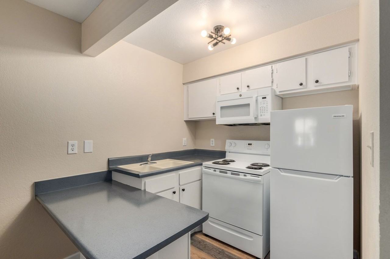 1410 S Country Club Dr. - Photo 3 of 44