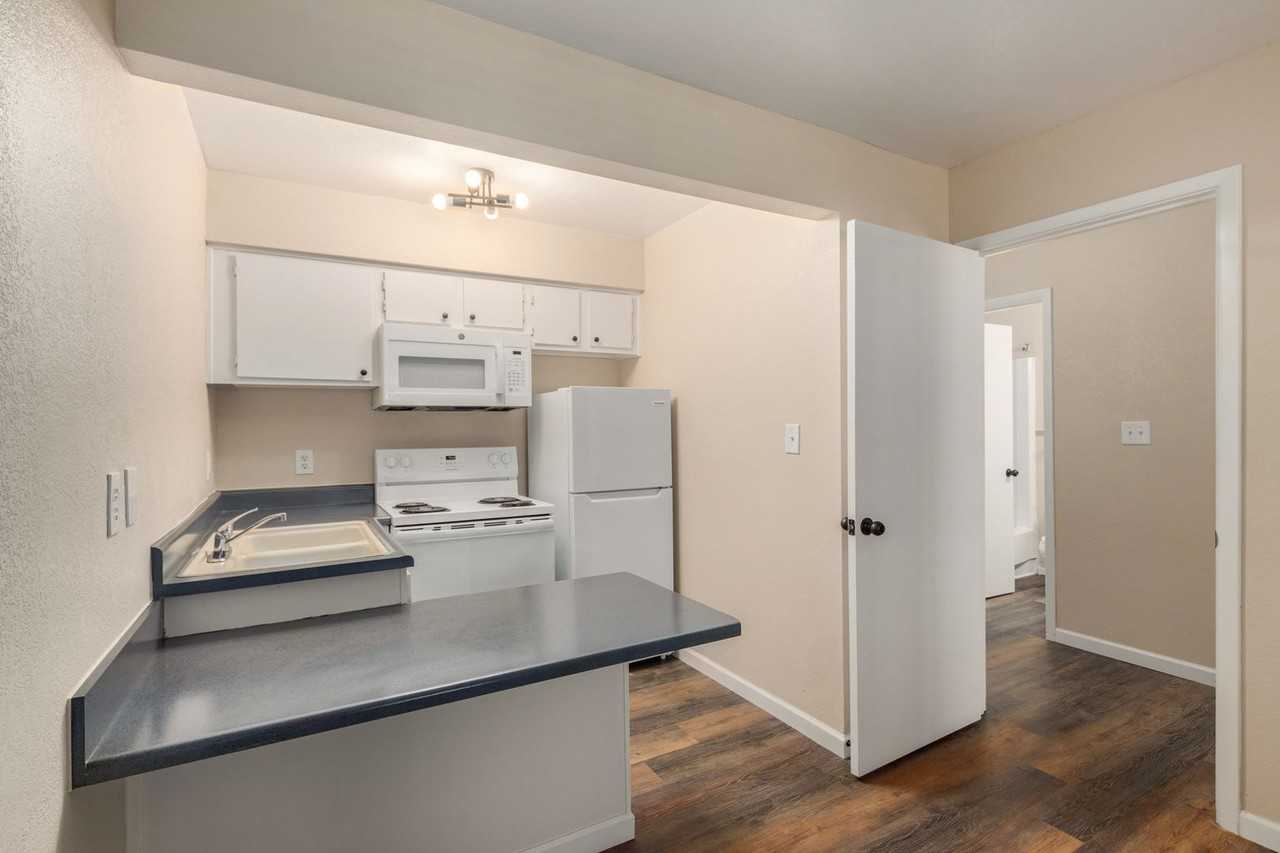 1410 S Country Club Dr. - Photo 4 of 44