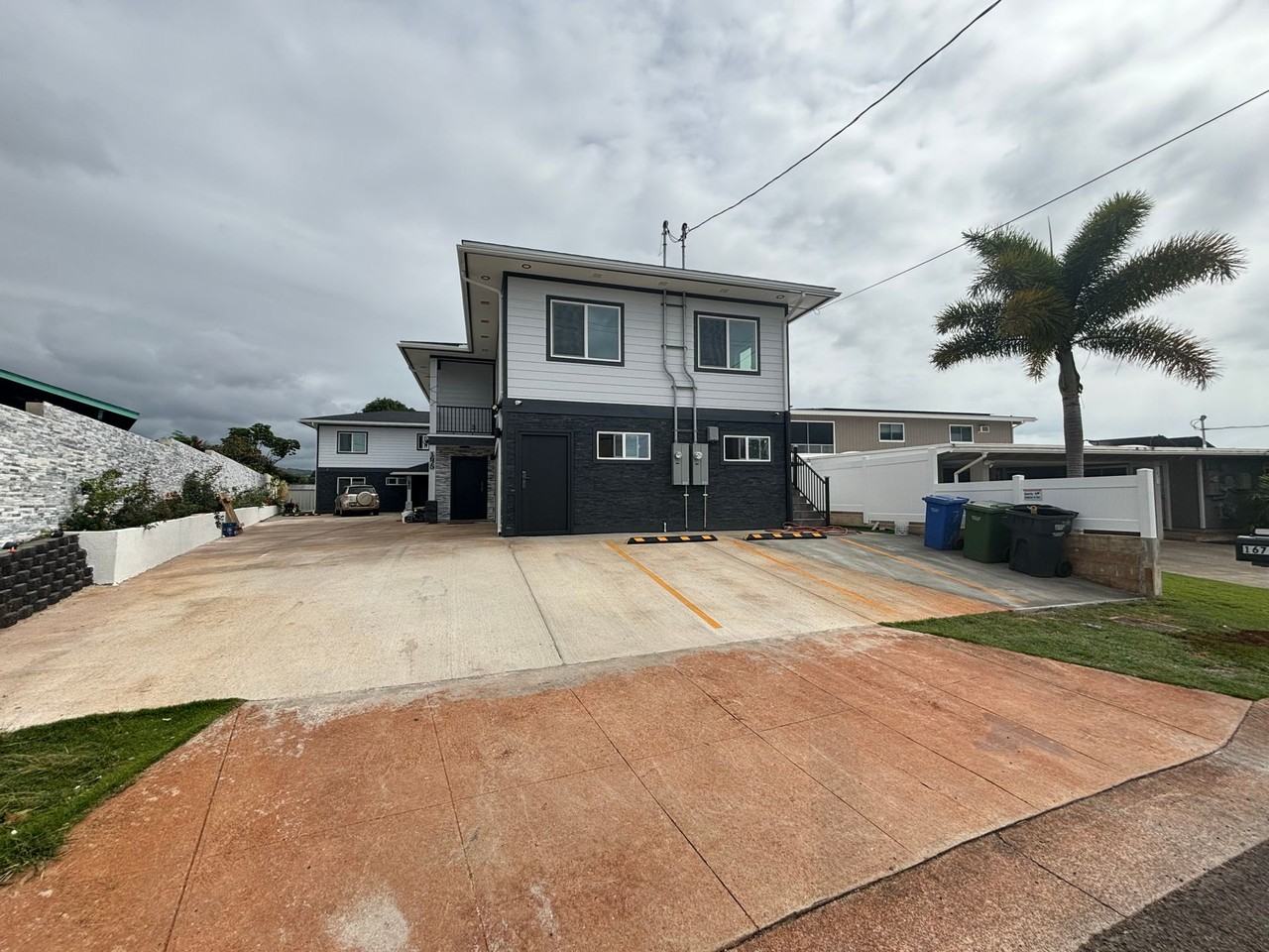 1675 Hookani St. - Photo 2 of 2