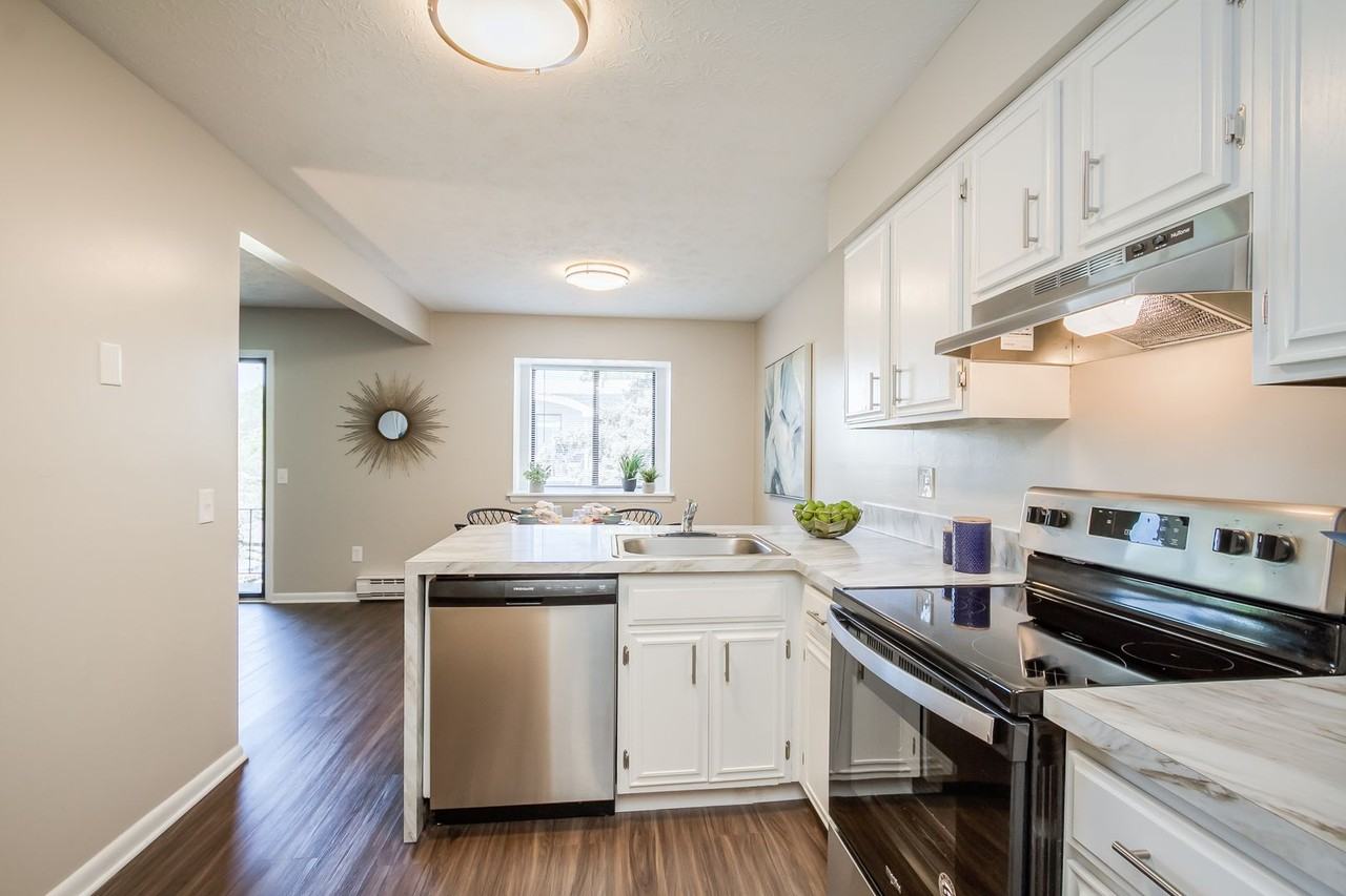LaCroix Court Apartments - Photo 2 of 30