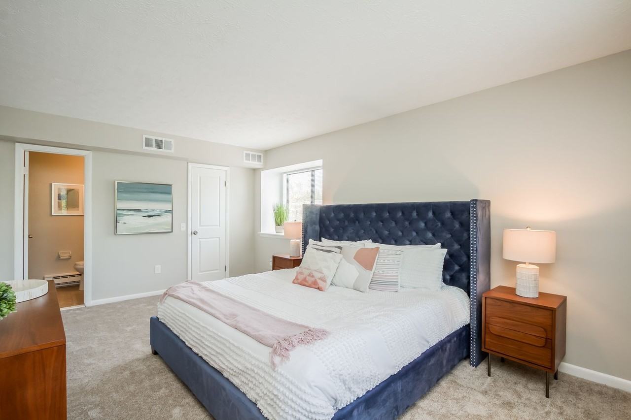 LaCroix Court Apartments - Photo 4 of 30