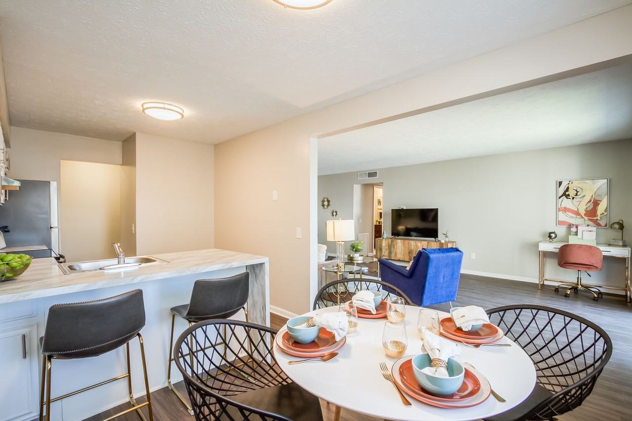 LaCroix Court Apartments - Photo 5 of 30