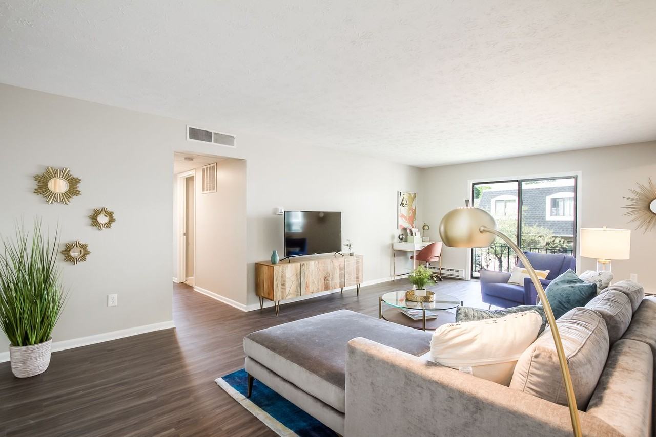 LaCroix Court Apartments - Photo 6 of 30