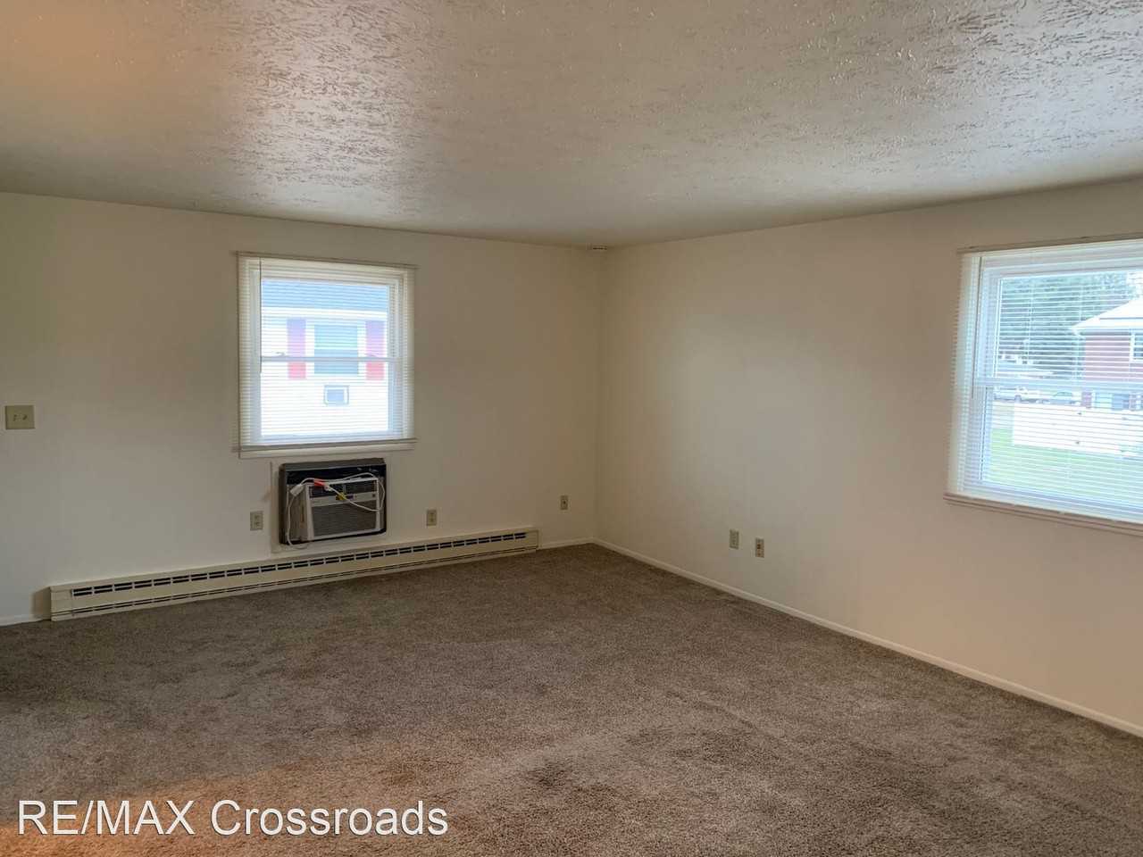 790 Garberdale Square NE - Photo 3 of 5