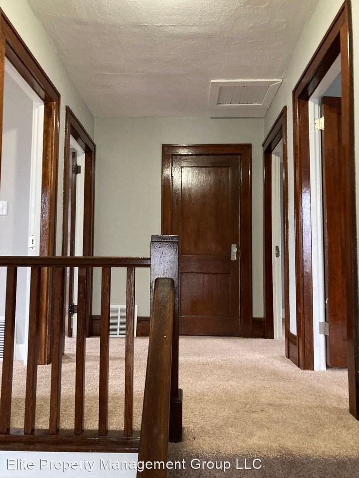 222 19th Ave N - Photo 2 of 11