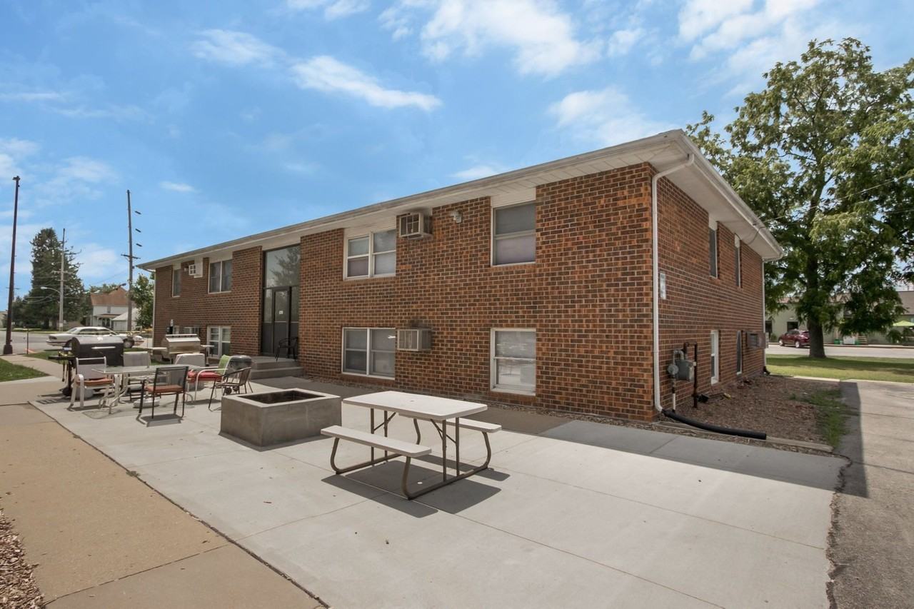 204 208 Main St - Photo 2 of 13