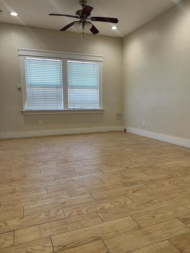 Commercial Suites - Photo 2 of 12