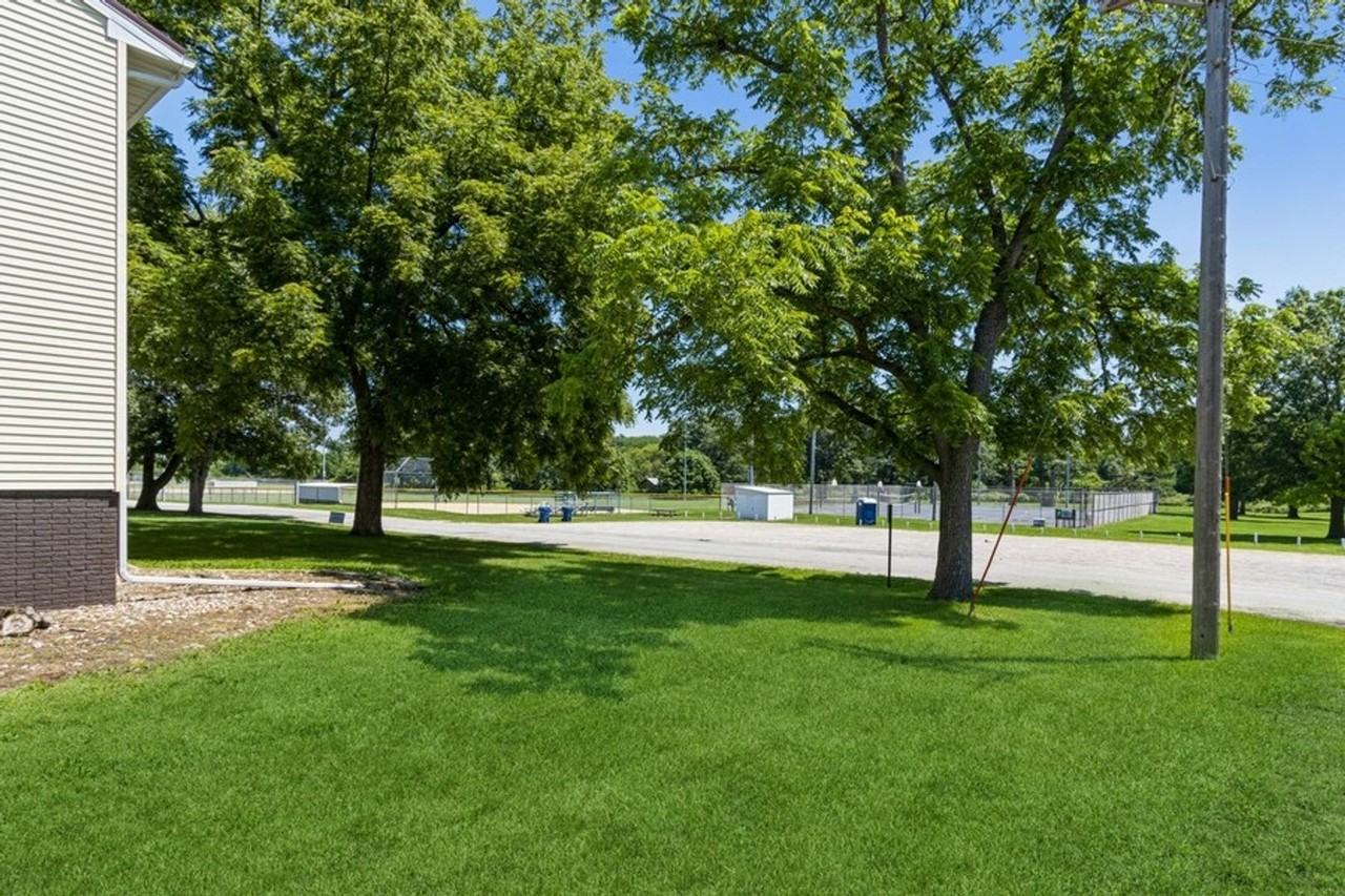 307 N Corn Street - Photo 2 of 23