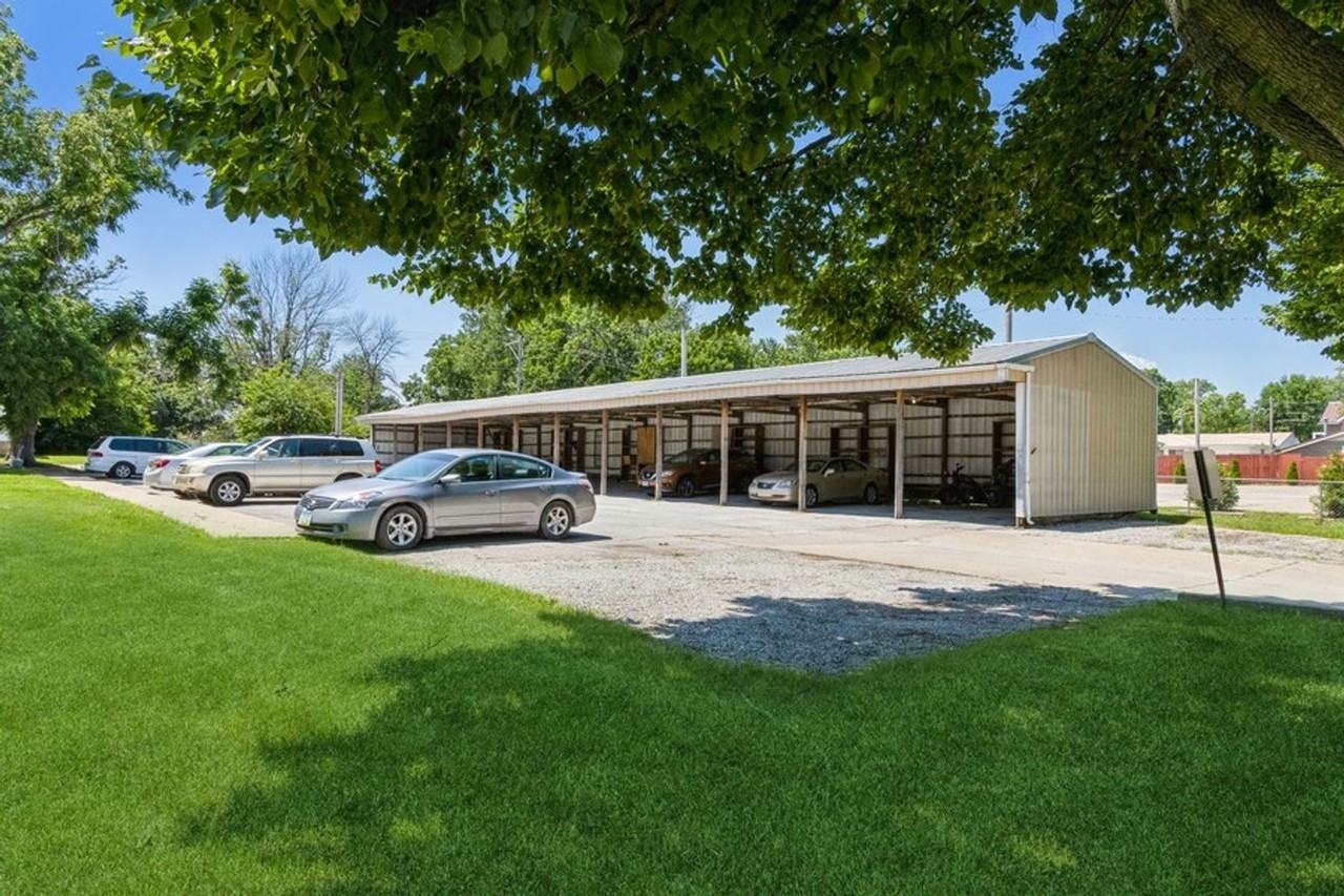 307 N Corn Street - Photo 3 of 23