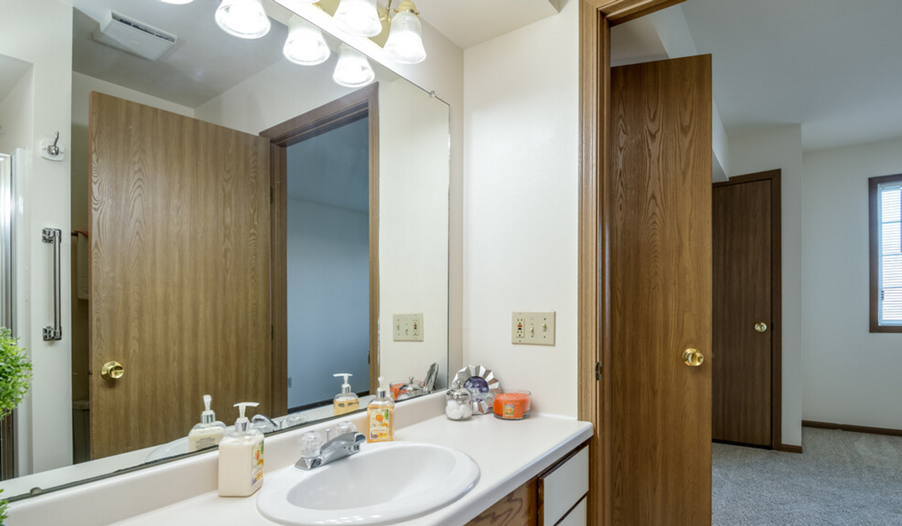 Shady Lane Apartments - Photo 7 of 11