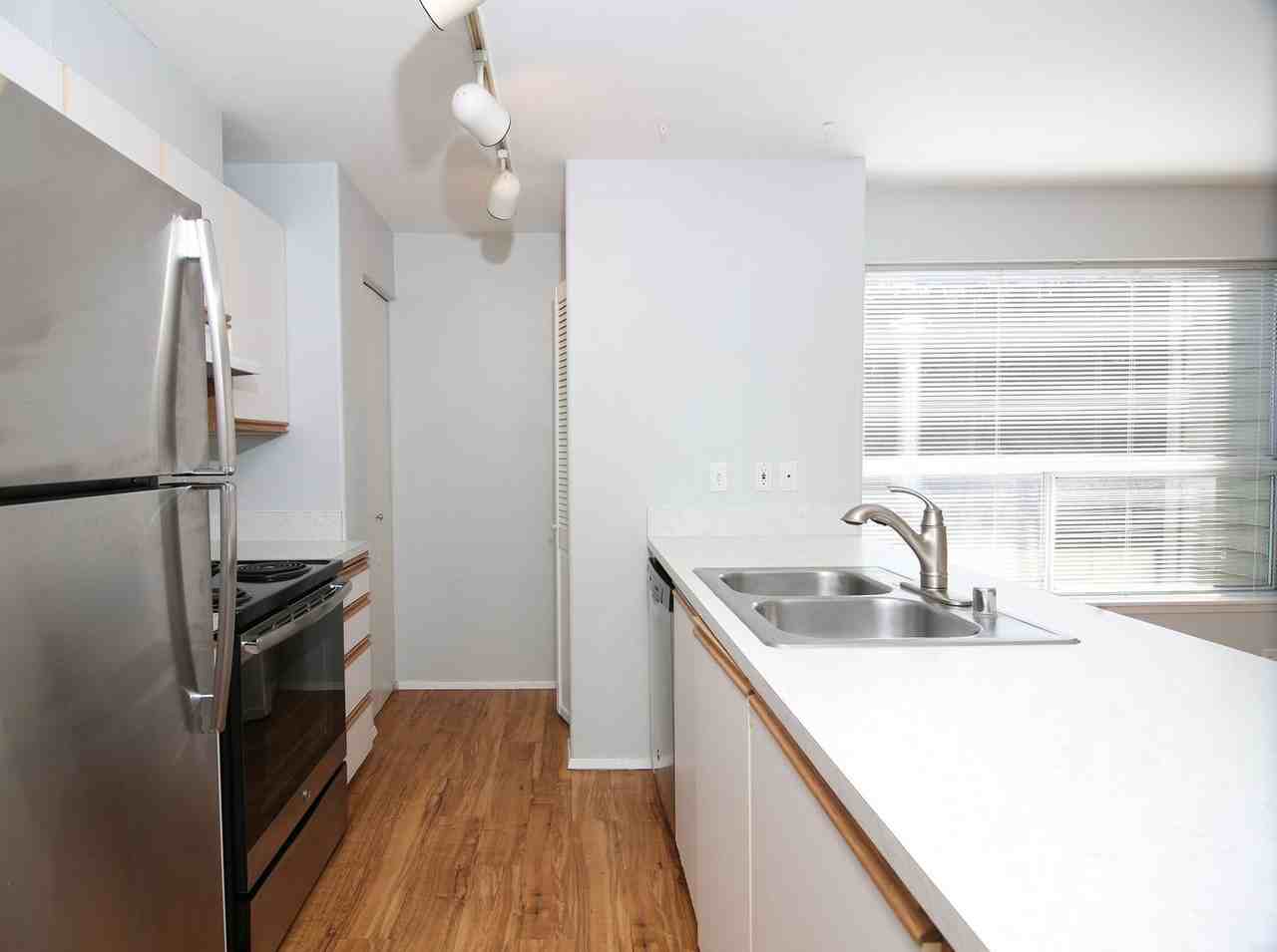 1726 Belmont Ave - Photo 6 of 9