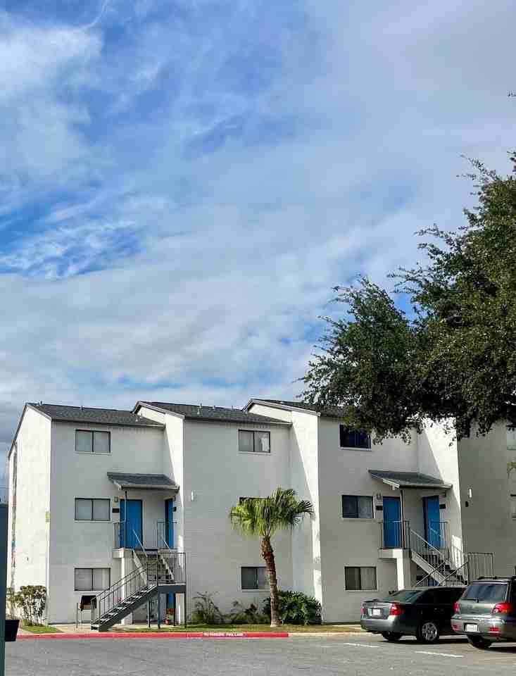 Plaza Royale - Photo 2 of 9