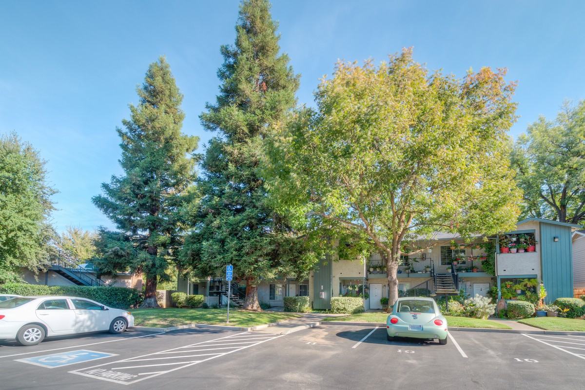 Manzanita Apartments - Photo 2 of 9
