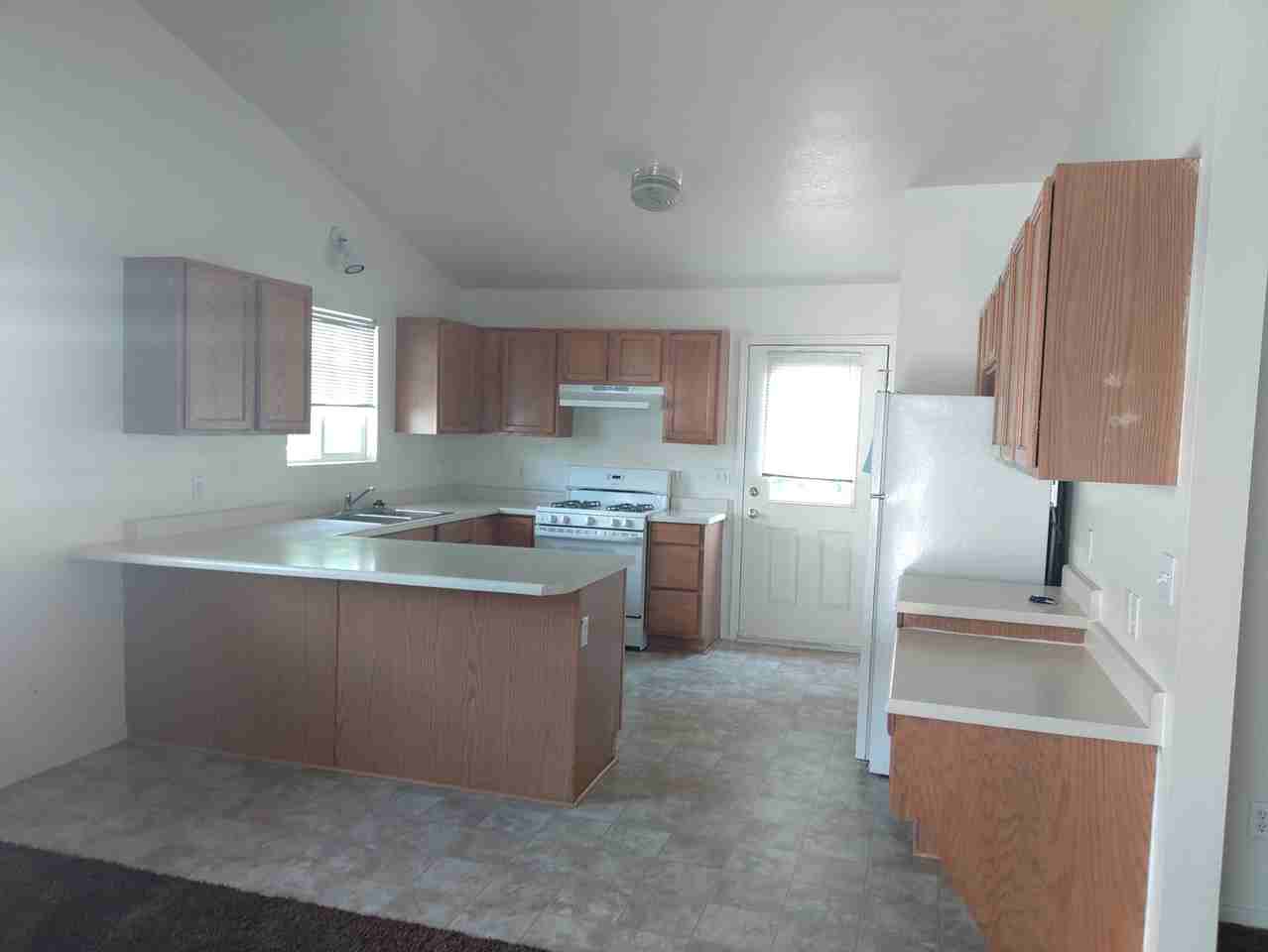 Male -Student  Housing Available - Photo 2 of 8