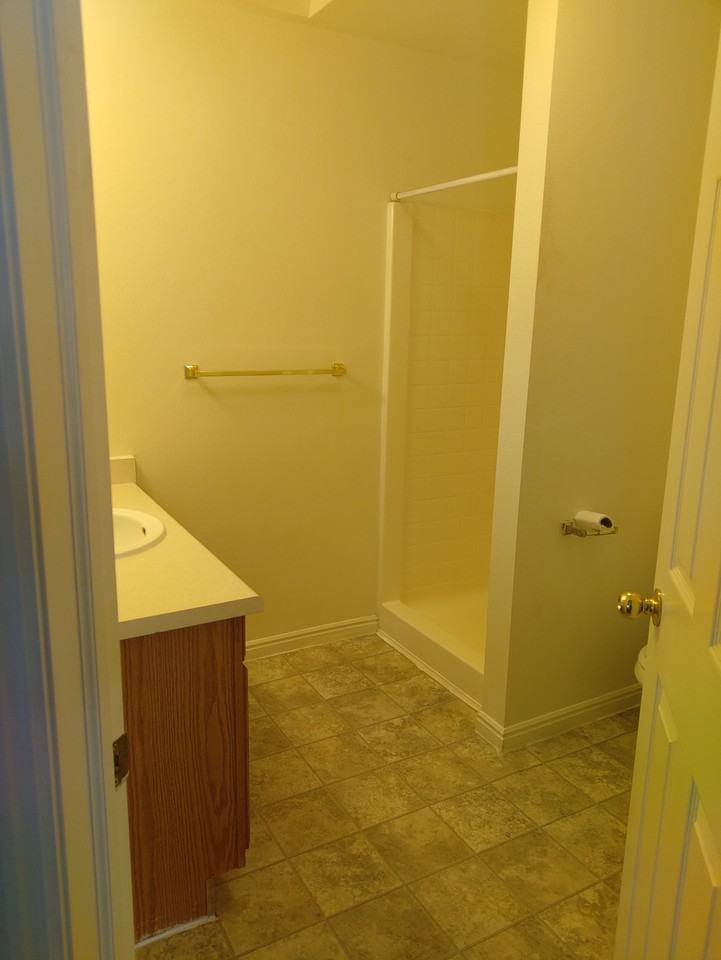 Male -Student  Housing Available - Photo 4 of 8