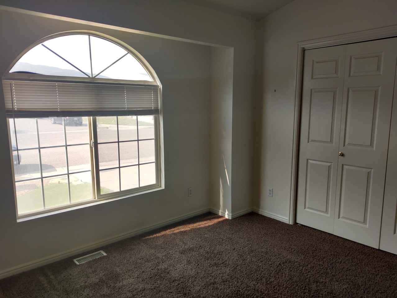 Male -Student  Housing Available - Photo 5 of 8