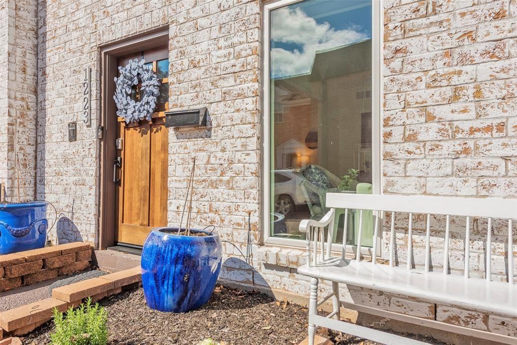 1223 Saxony Ln - Photo 3 of 36