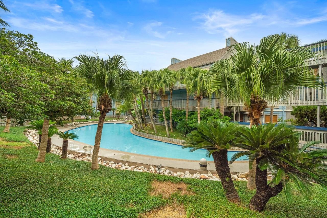 Seasons Beachfront - Photo 3 of 30