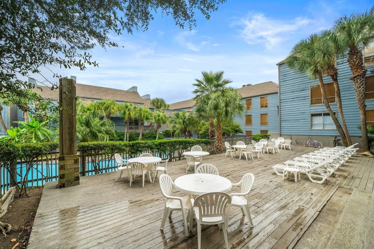 Seasons Beachfront - Photo 4 of 30