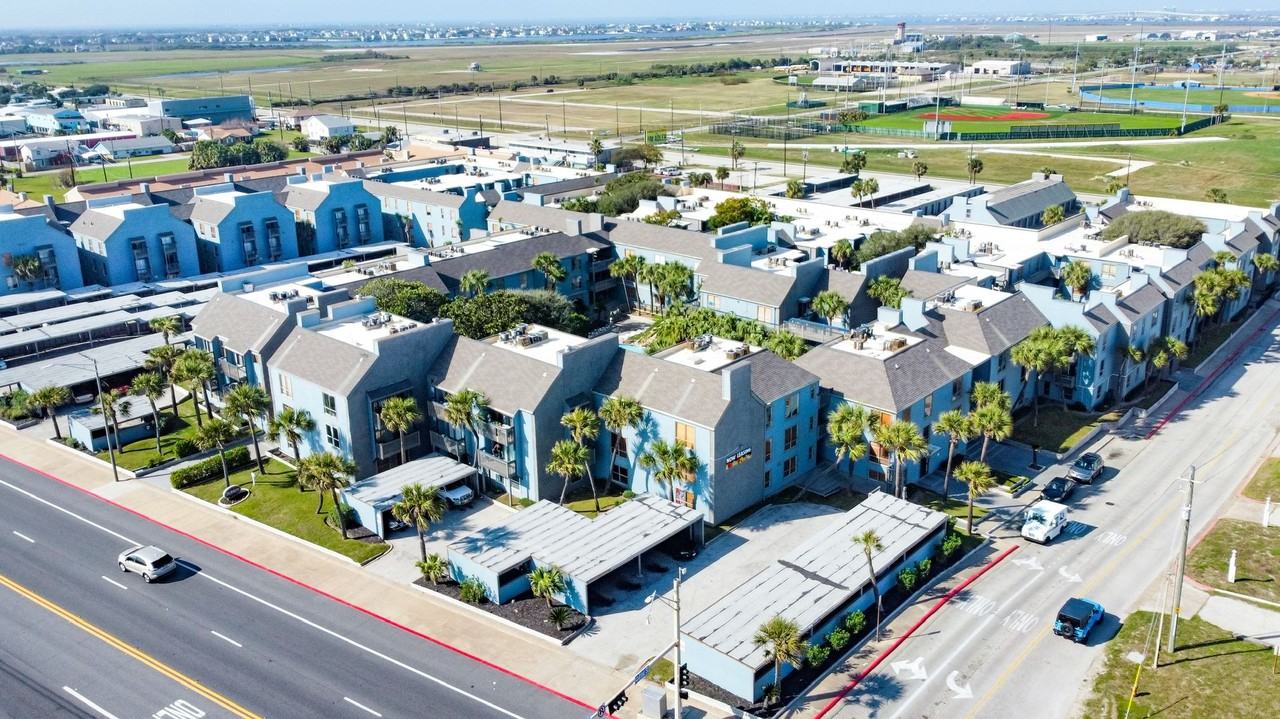 Seasons Beachfront - Photo 7 of 30