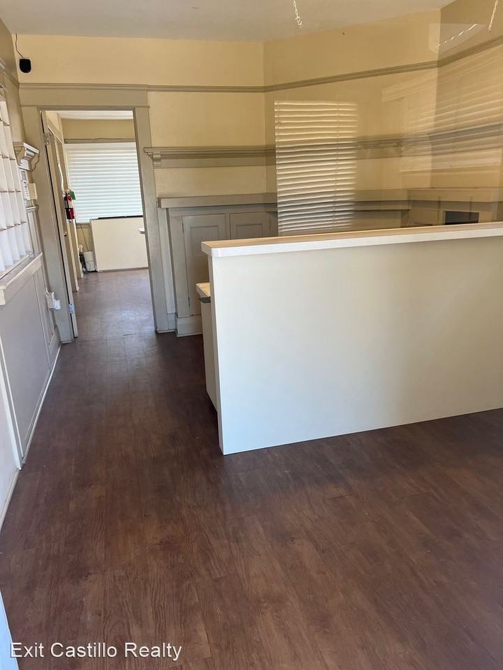 118 S A St - Photo 2 of 9