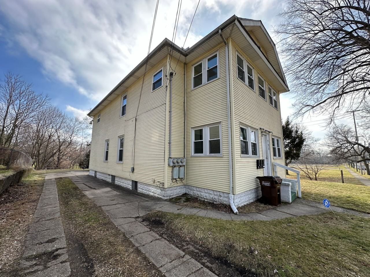 Tomlinson St 723 - Photo 2 of 5