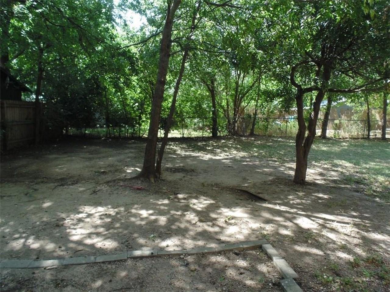 4406 Bennett Ave - Photo 6 of 32