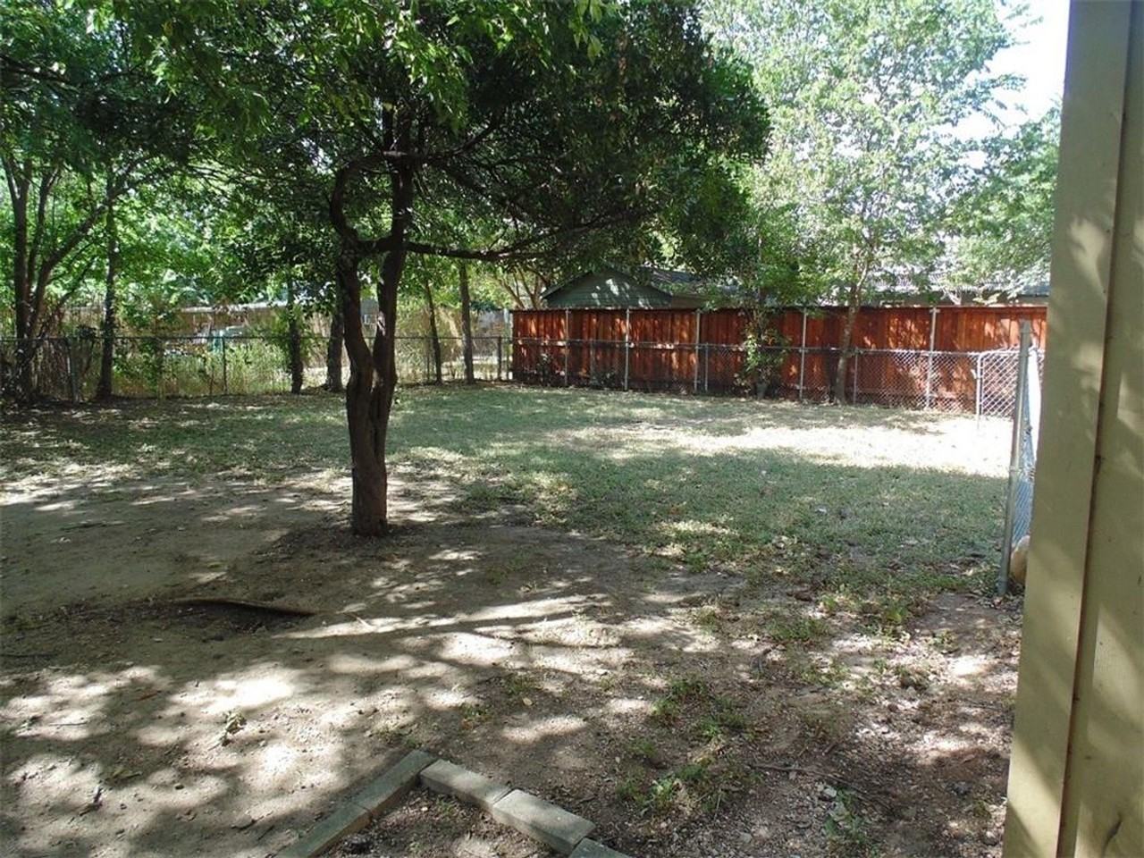 4406 Bennett Ave - Photo 7 of 32