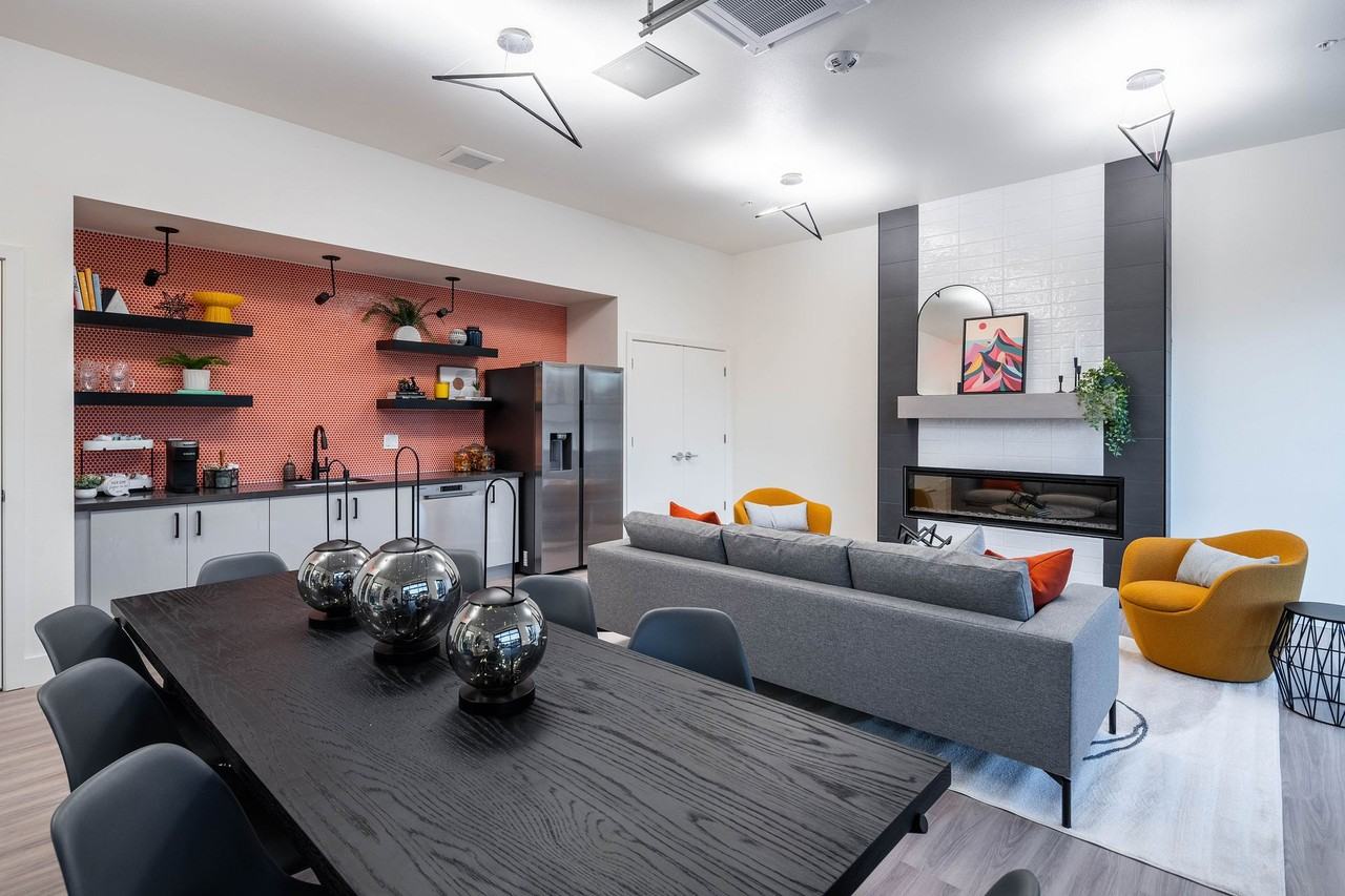 Luxury Apartments in the Riverwalk District - Photo 5 of 9