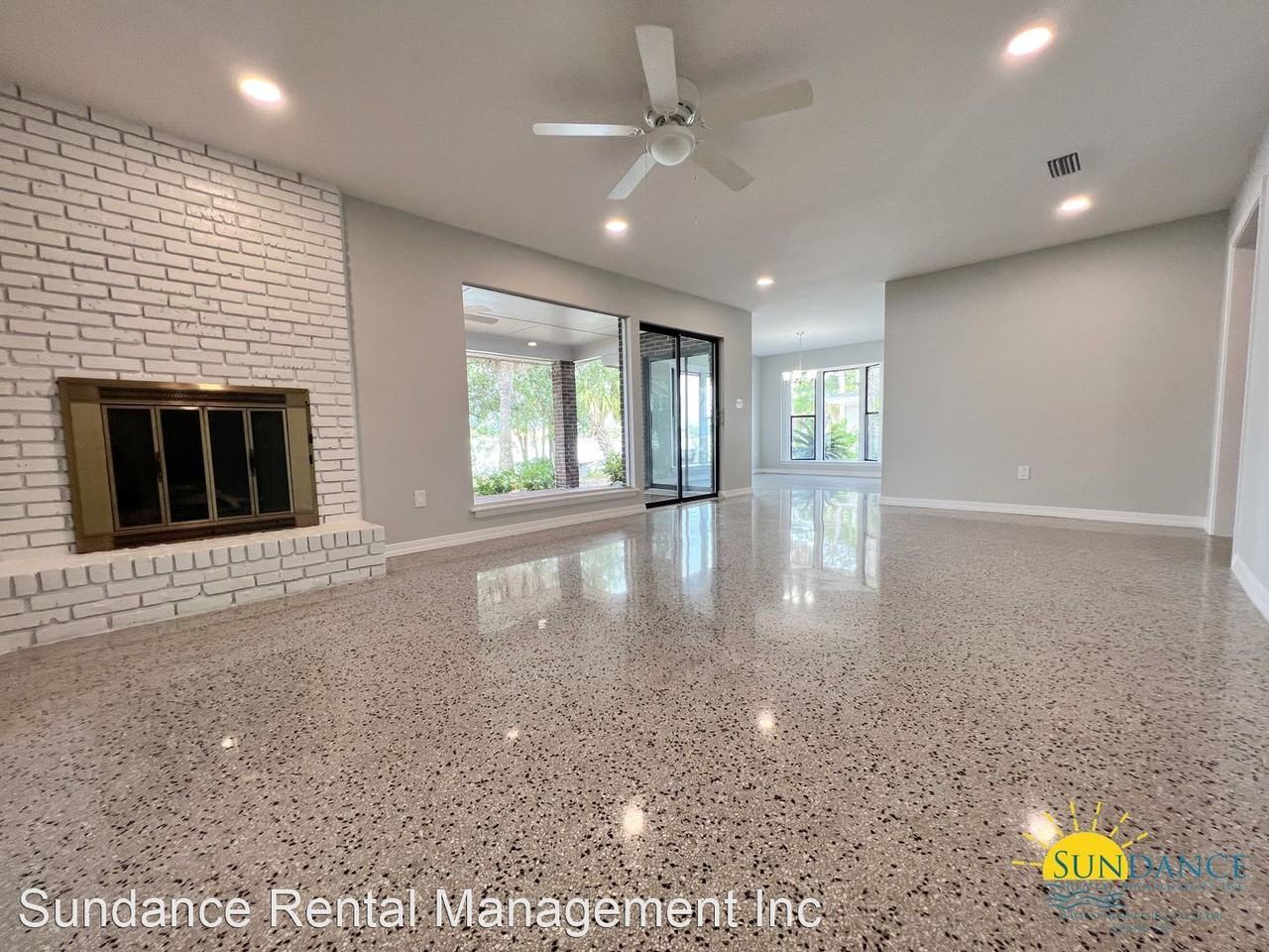 618 Pelican Dr - Photo 3 of 32