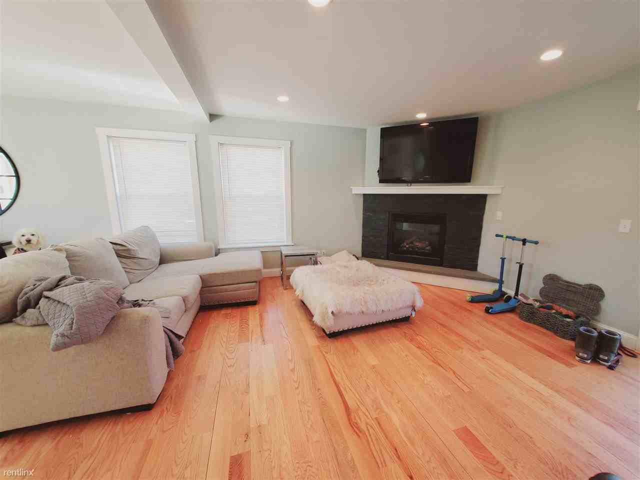 94 Warren St - Photo 3 of 13