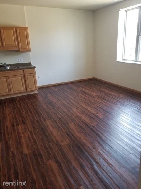 513 3rd St Se - Photo 2 of 8