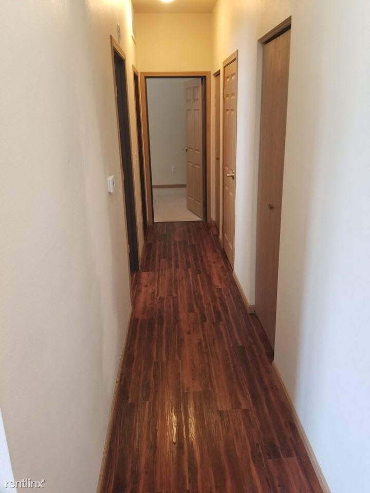 513 3rd St Se - Photo 3 of 8