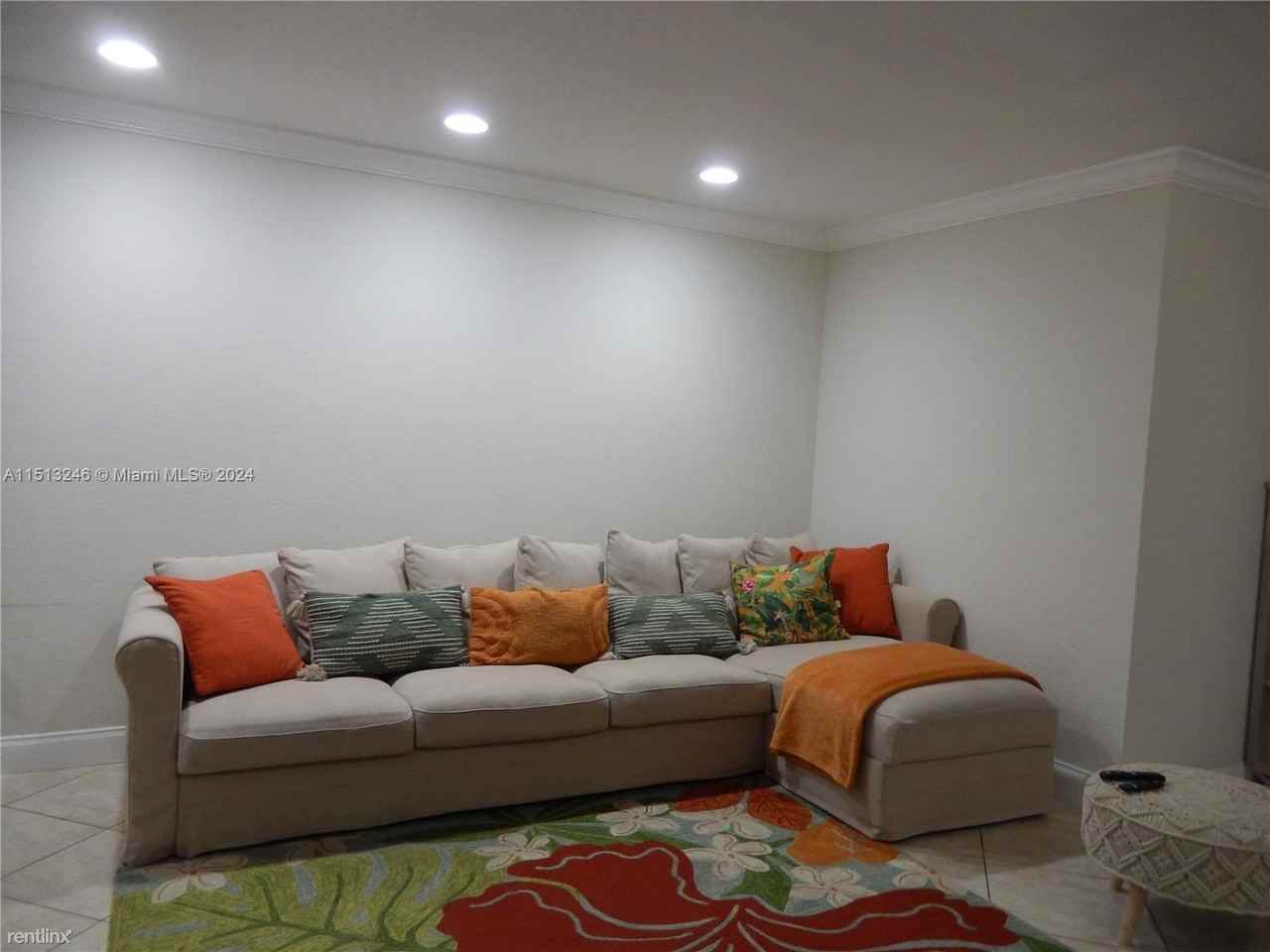 16000 Kilmarnock Dr - Photo 3 of 19