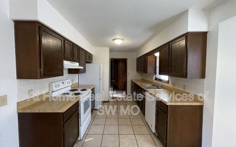 1316 E Lakewood St - Photo 5 of 13
