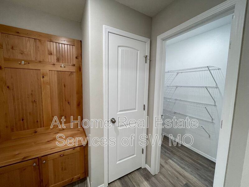 529 Evergreen Ave - Photo 3 of 15