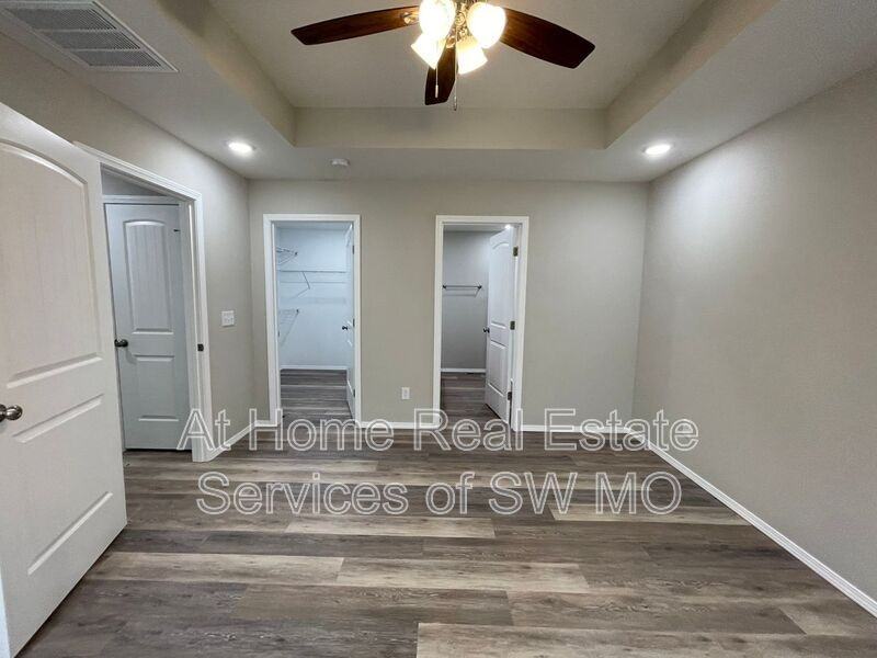 529 Evergreen Ave - Photo 5 of 15