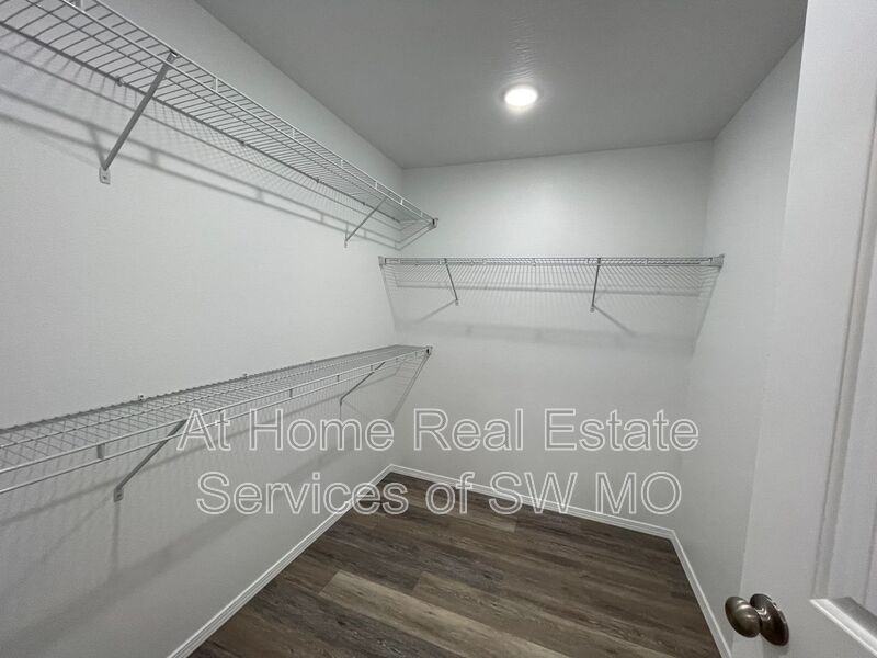 529 Evergreen Ave - Photo 6 of 15