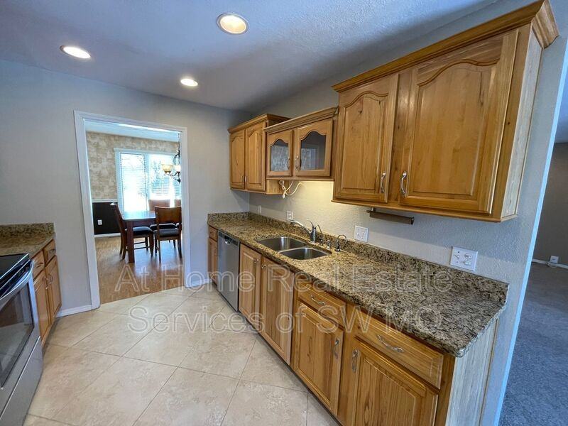 3917 E Lomita St - Photo 5 of 17